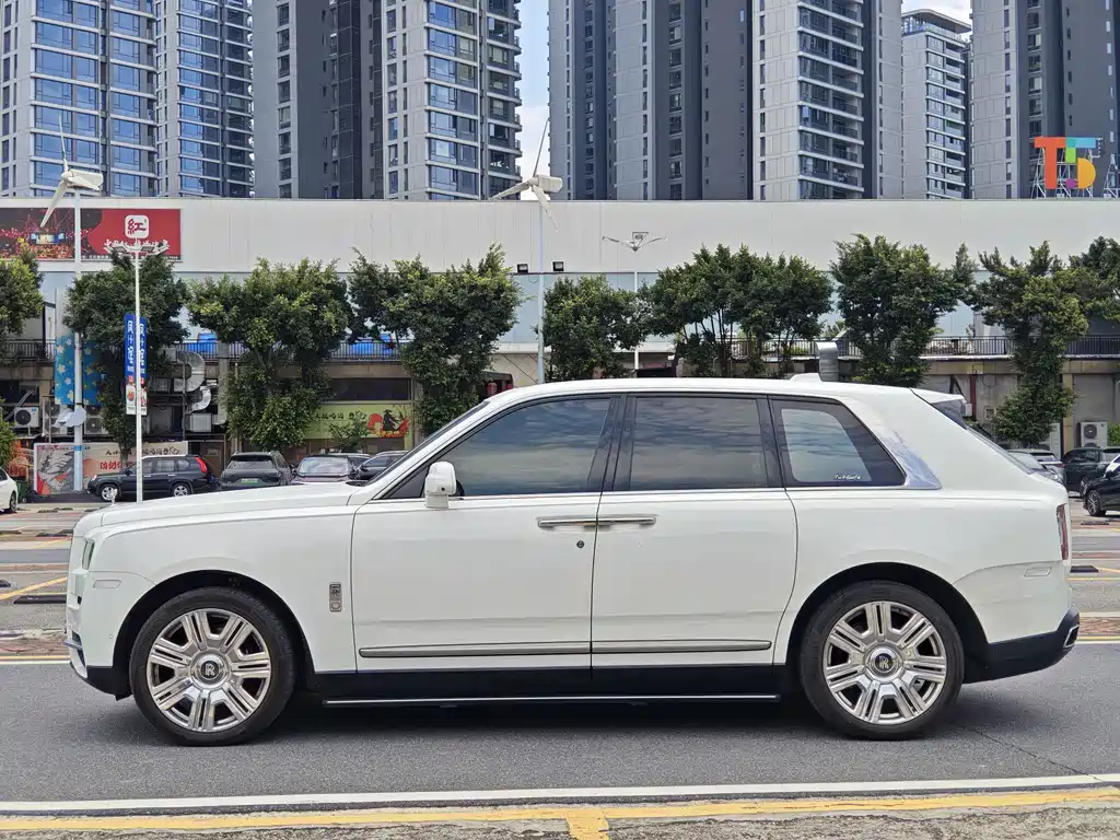 Rolls-Royce Cullinan 2018 мест