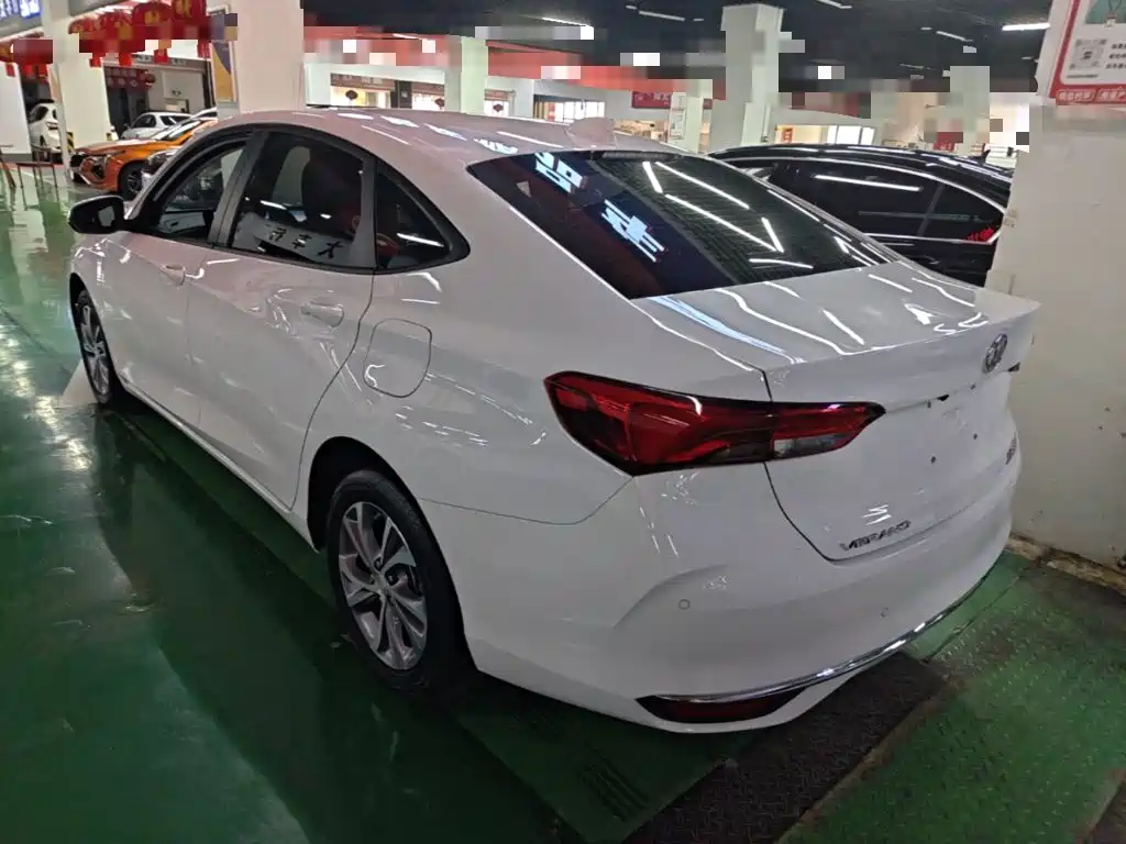 Buick Verano — миниатюра 5