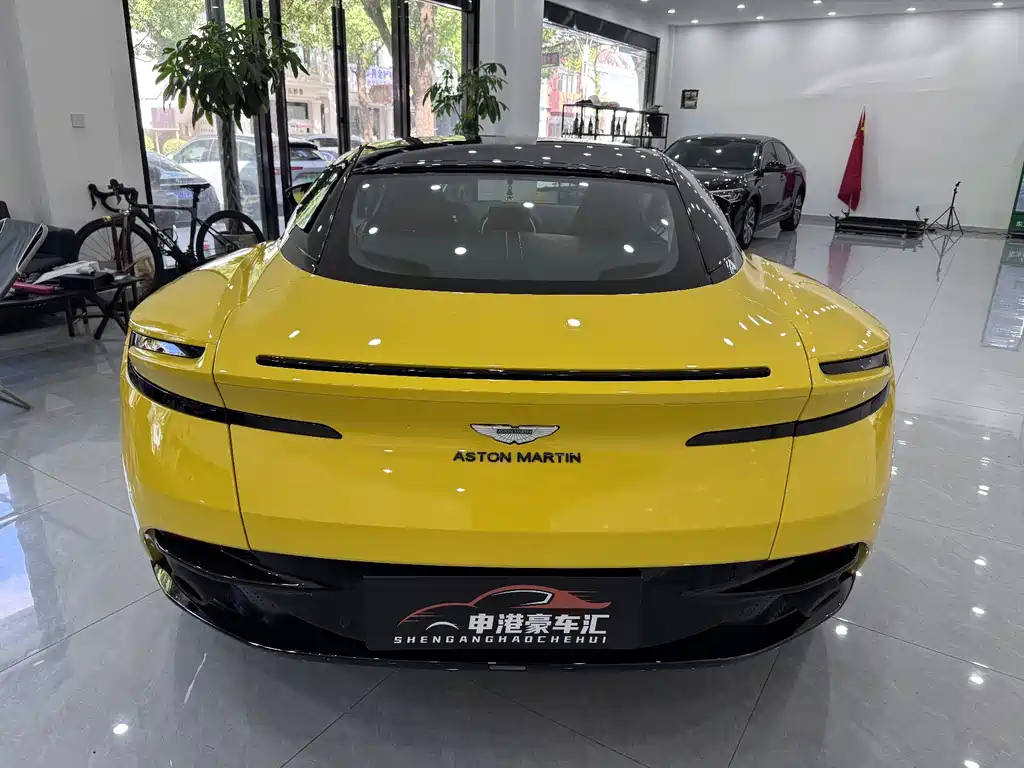 Aston Martin DB11 — миниатюра 4