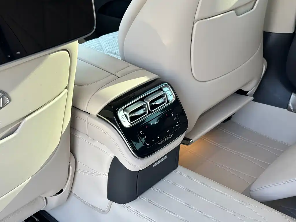 Mercedes-Benz S-Class — миниатюра 12