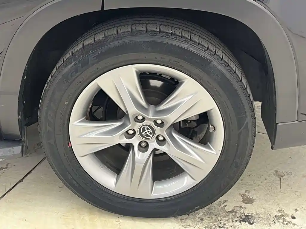 Toyota Highlander — миниатюра 13
