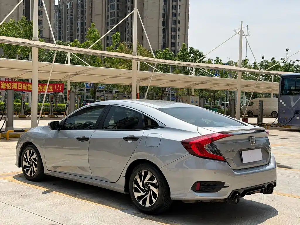 Honda Civic 2016 220TURBO CVT Luxury