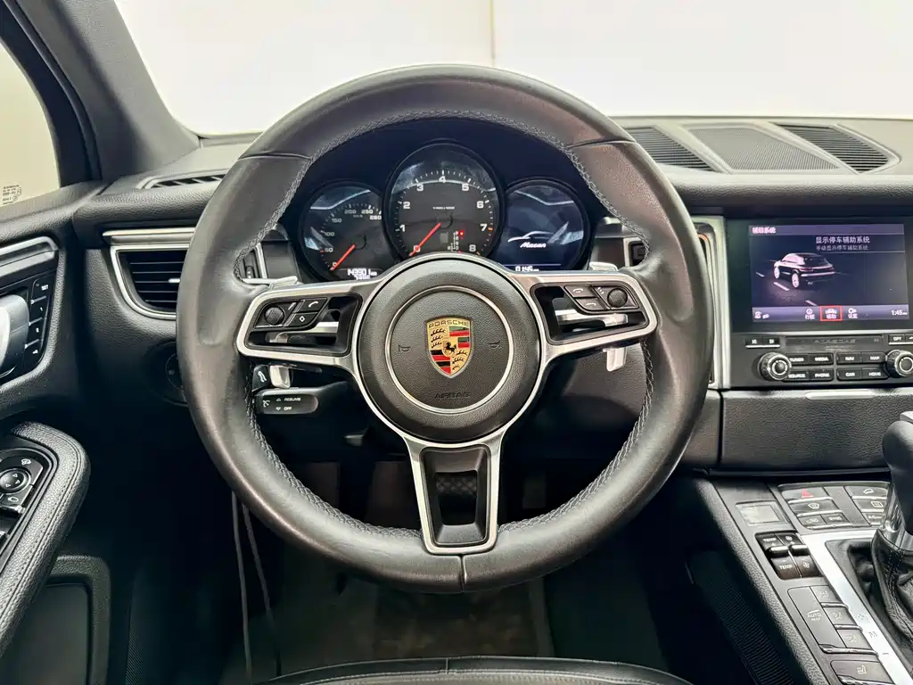 Porsche Macan — миниатюра 15