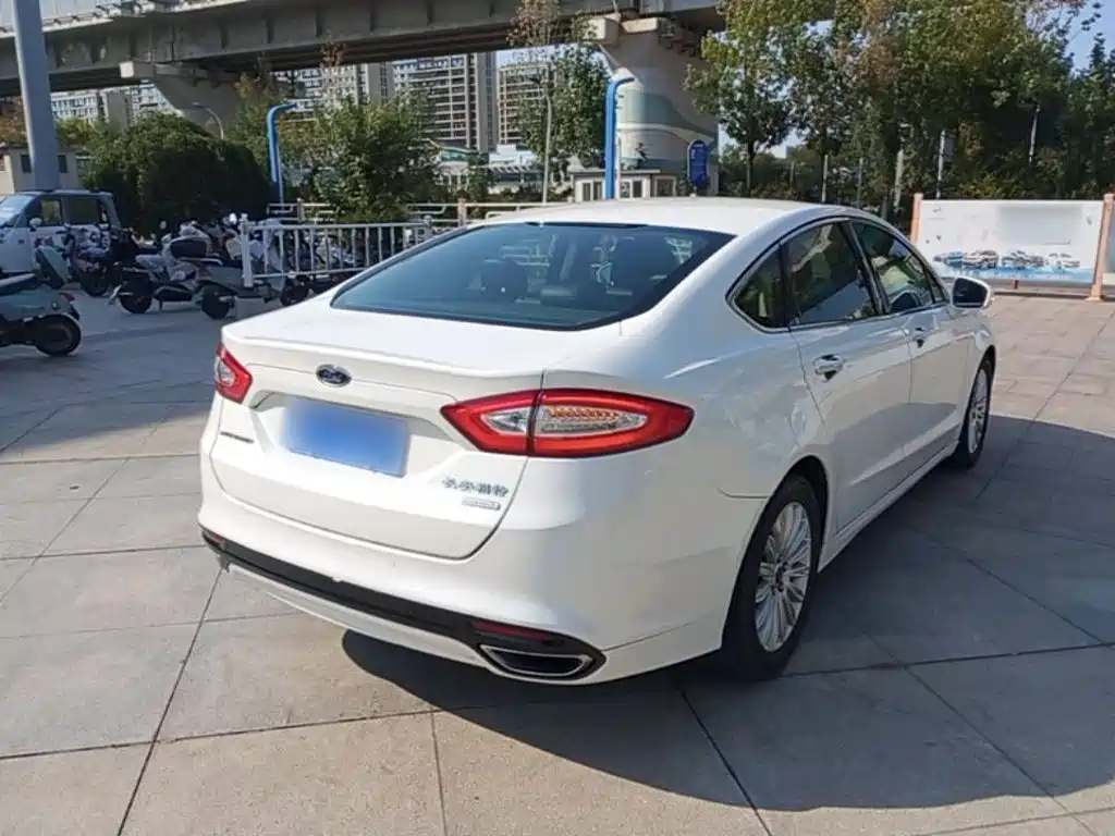 Ford Mondeo — миниатюра 7