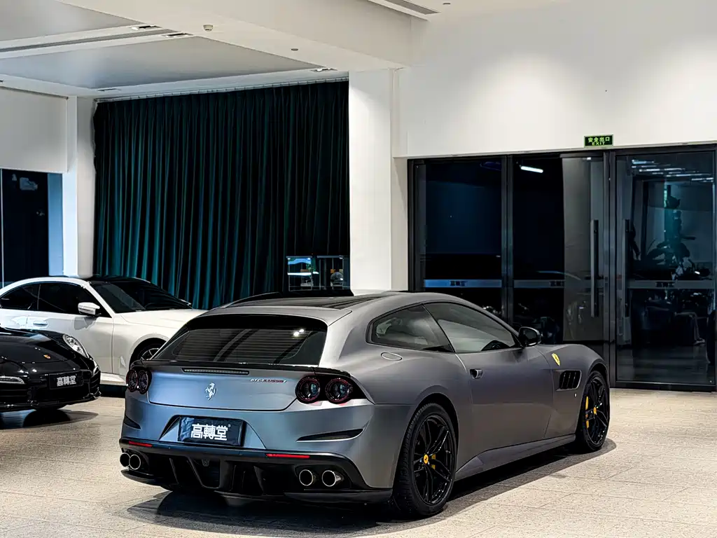 Ferrari GTC4Lusso — миниатюра 21