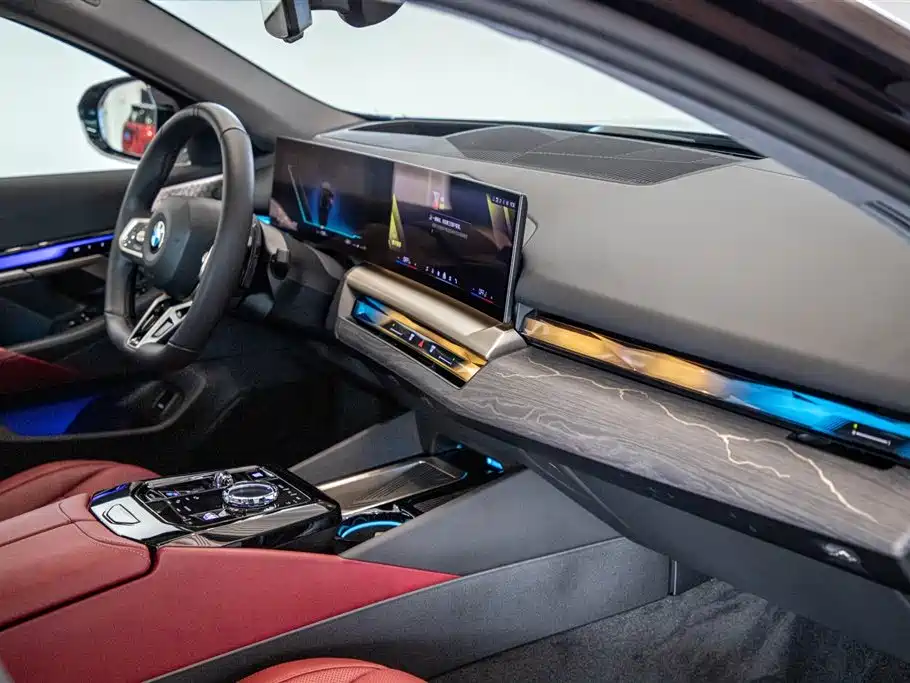 BMW 5 Series — миниатюра 21