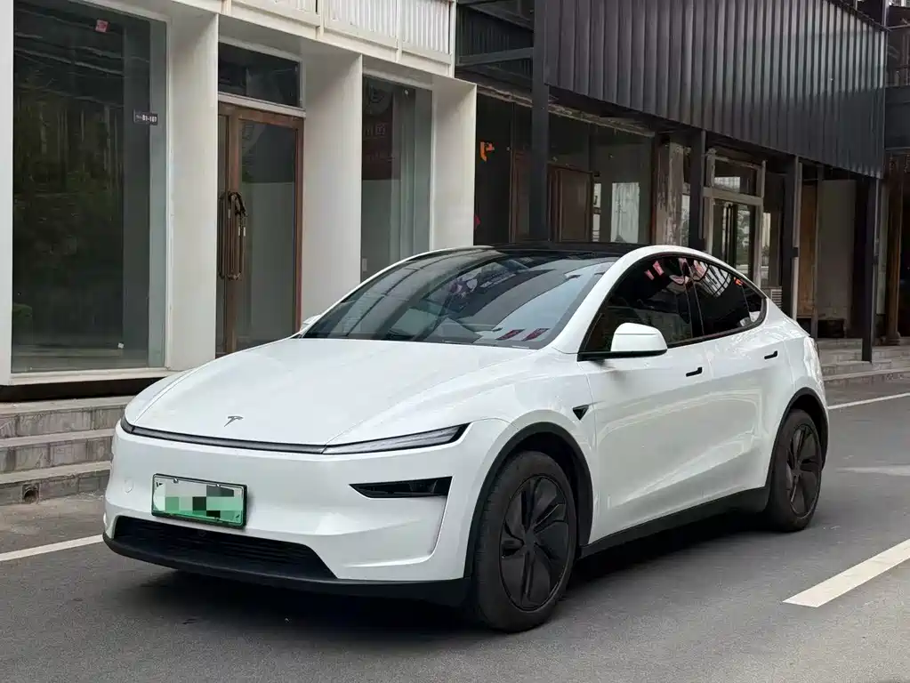 Tesla Model Y 2025