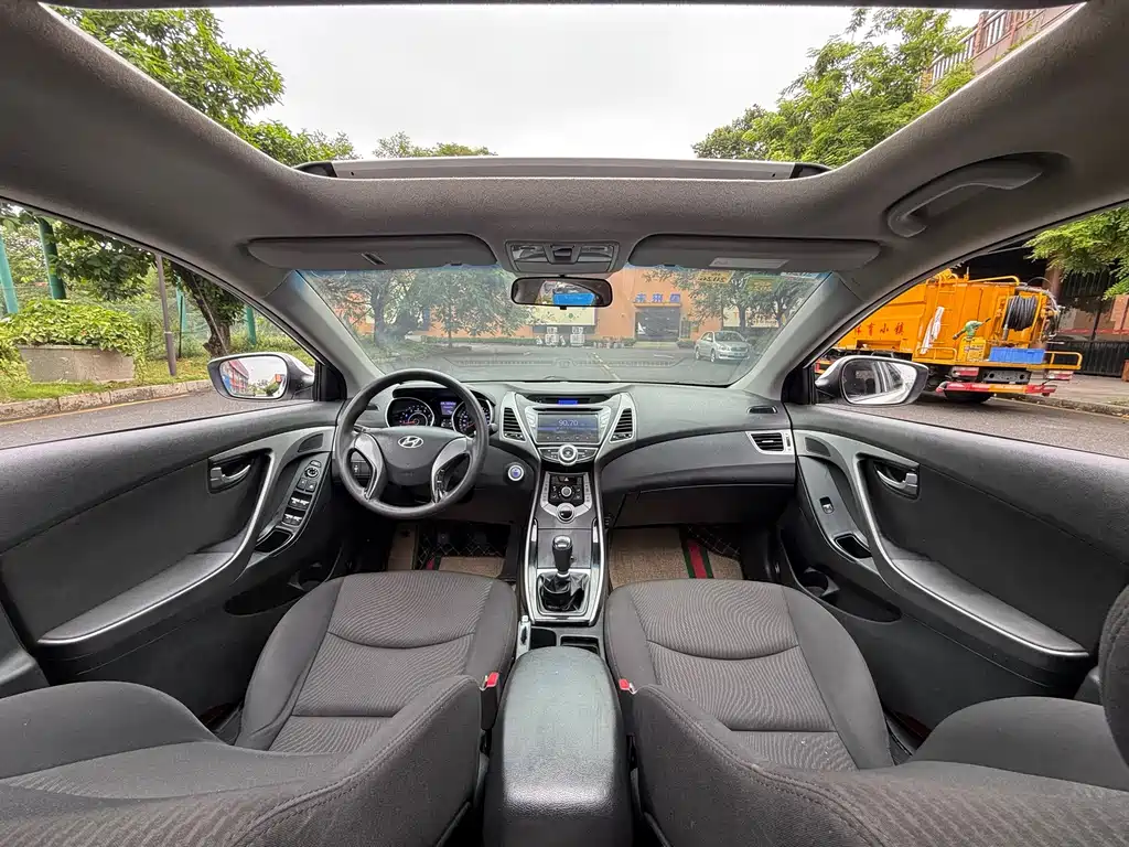 Hyundai Elantra Langdong — миниатюра 11