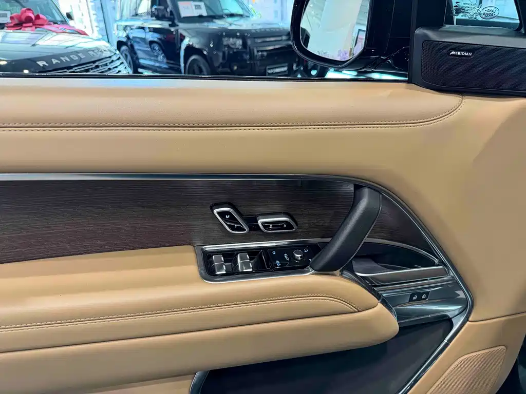 Land Rover Range Rover — миниатюра 5
