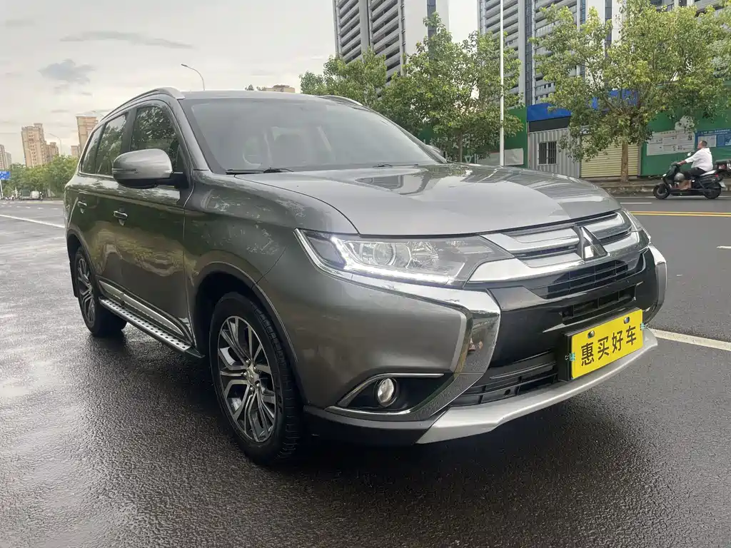 Mitsubishi Outlander 2018 2.0L 5 мест