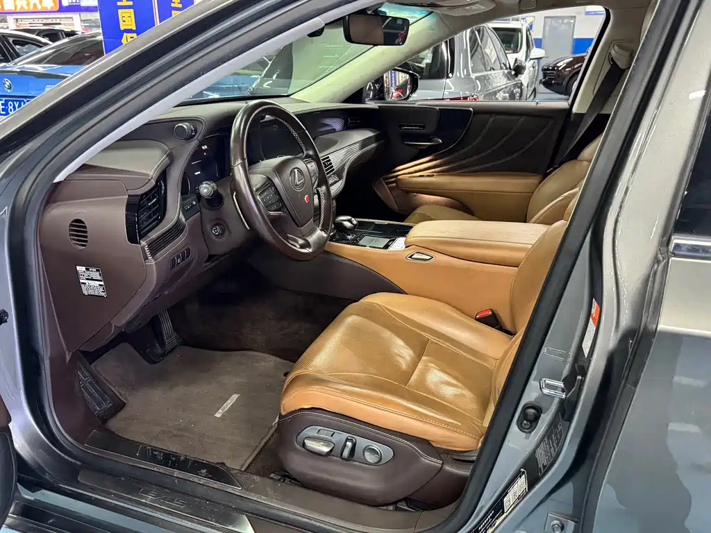 Lexus LS — миниатюра 4
