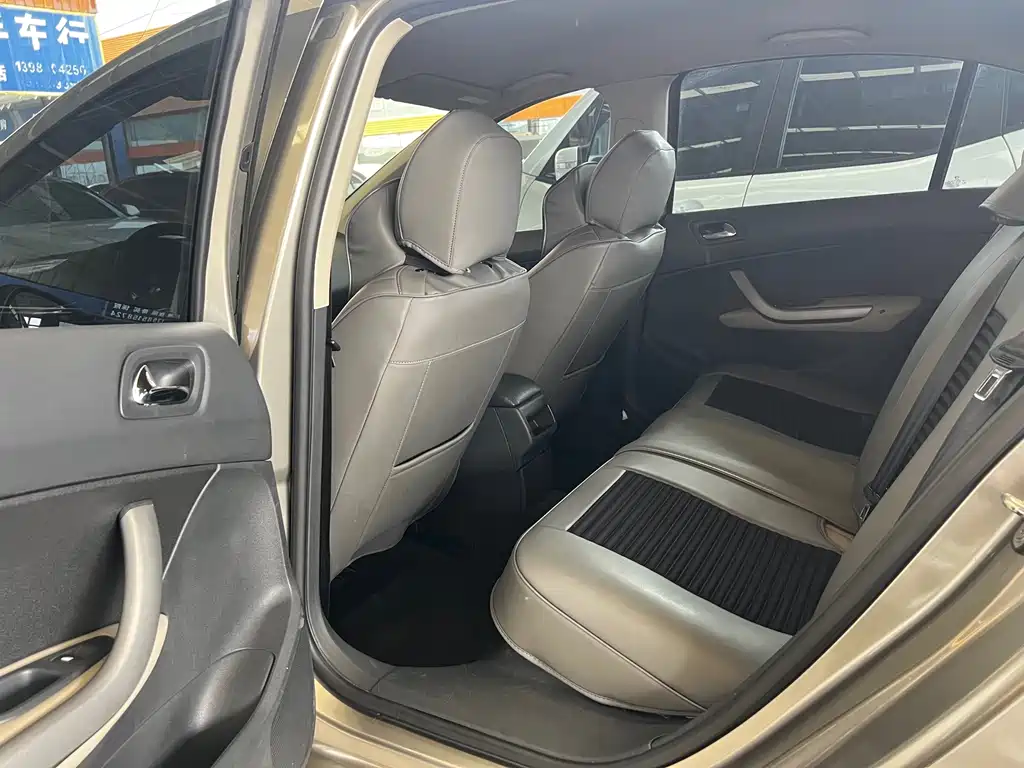 Peugeot 408 — миниатюра 7