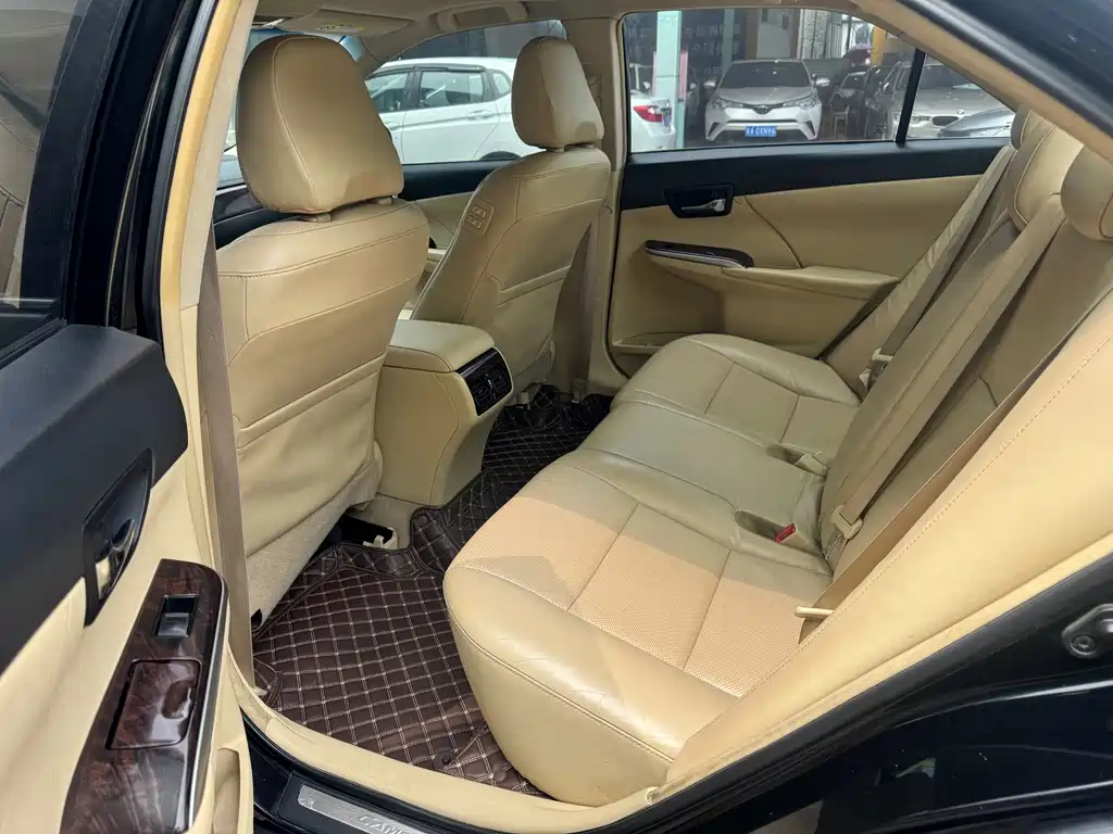 Toyota Camry — миниатюра 5