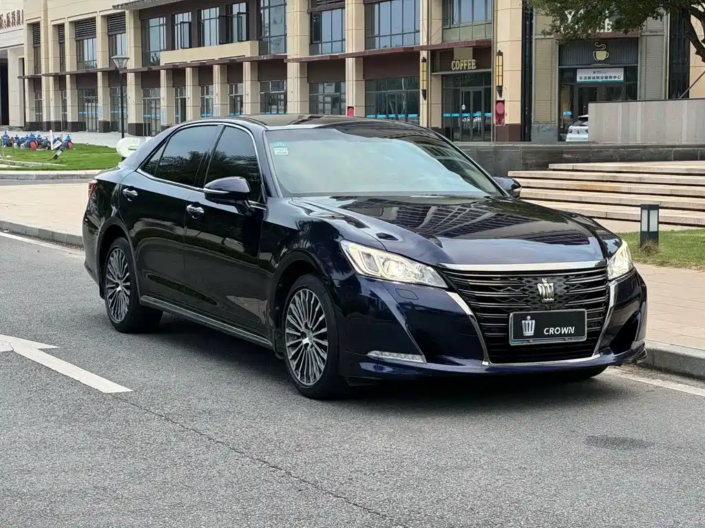Toyota Crown — миниатюра 2
