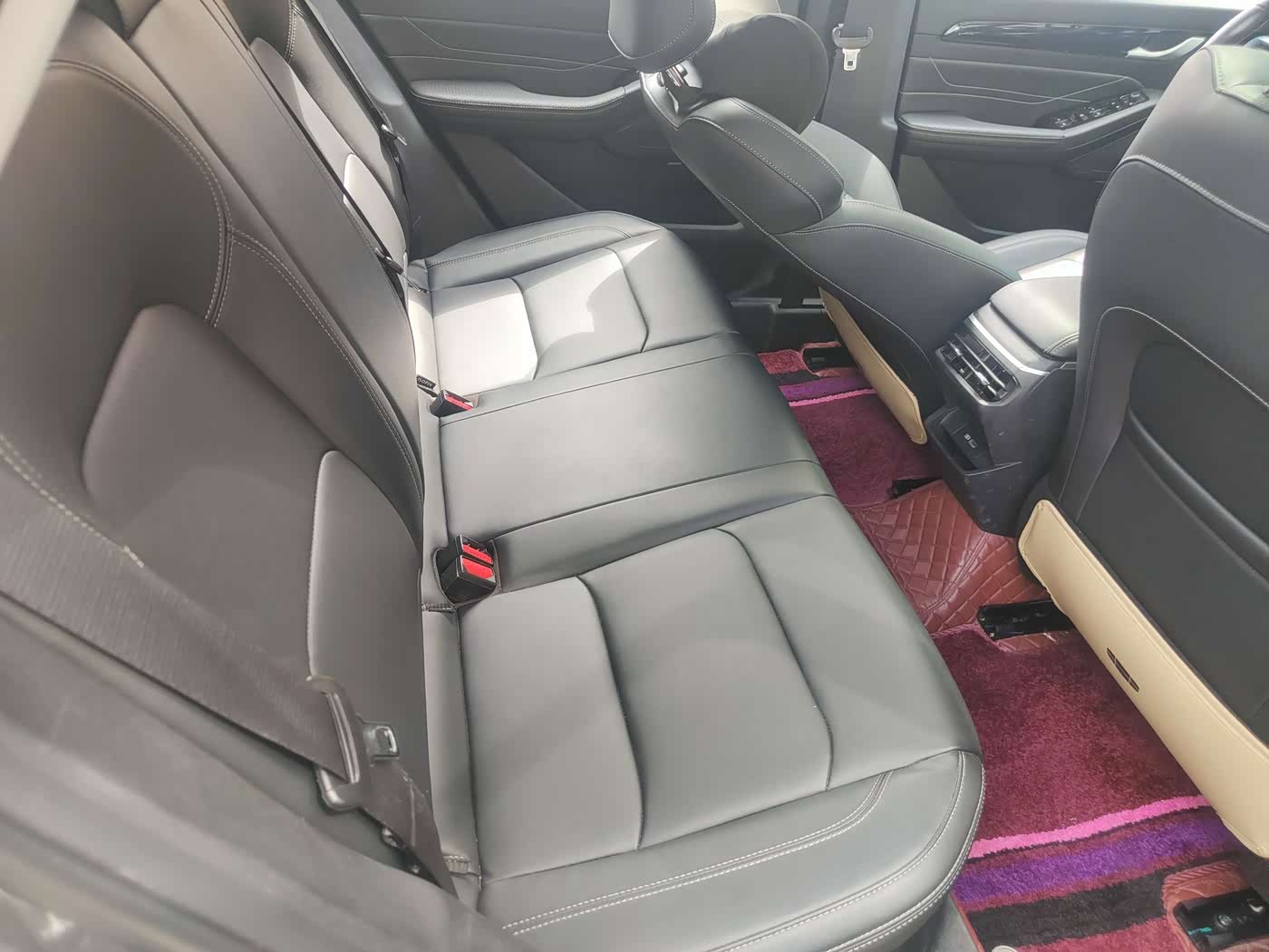 Geely Emgrand 1.5 л 2025 г. Серебристо-серый, пробег 18000 км