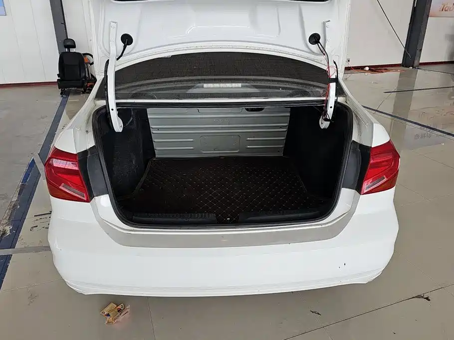 Volkswagen Jetta — миниатюра 4
