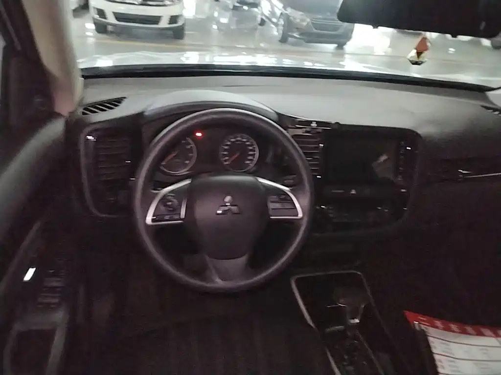 Mitsubishi Outlander — миниатюра 11
