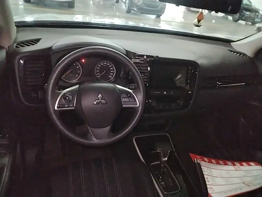 Mitsubishi Outlander — миниатюра 10