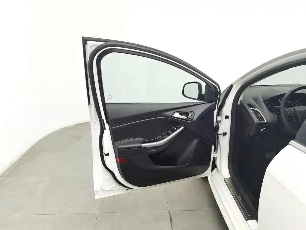 Ford Focus — миниатюра 8