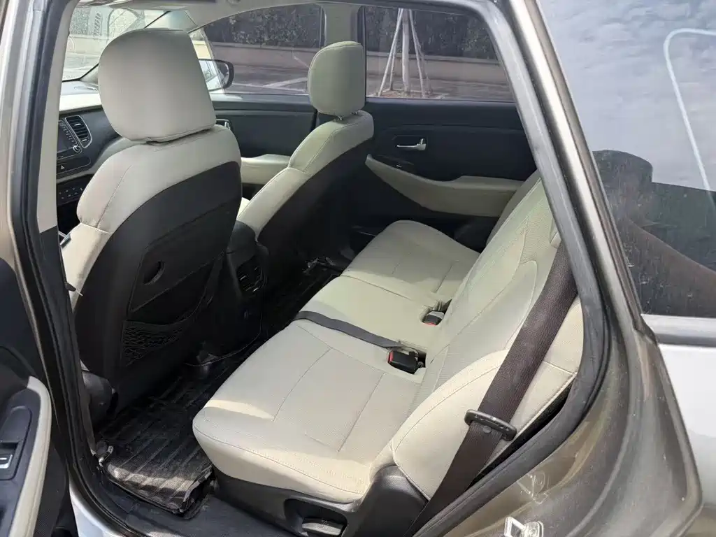 Kia Carens — миниатюра 6