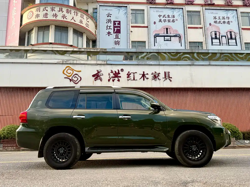 Toyota Land Cruiser — миниатюра 8