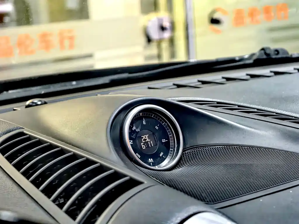 Porsche Cayenne — миниатюра 13