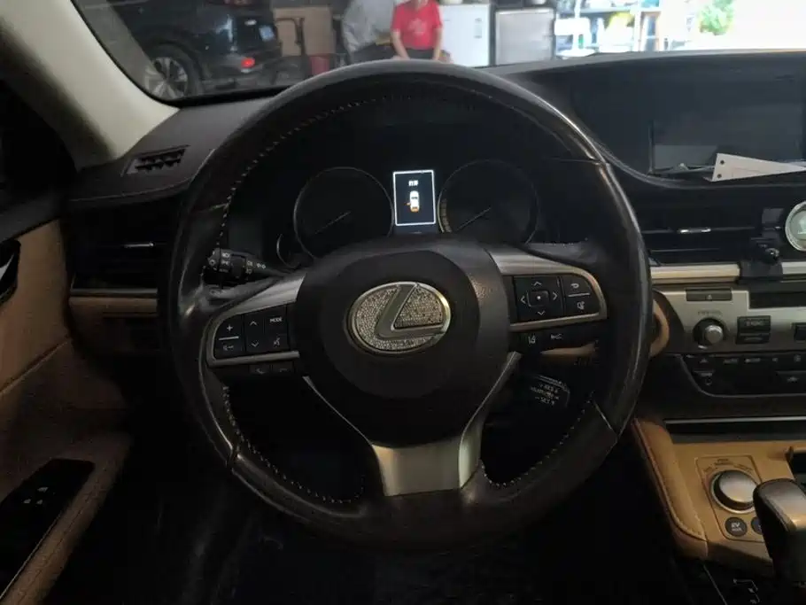 Lexus ES — миниатюра 15