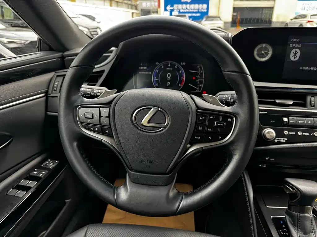 Lexus ES 2022 260