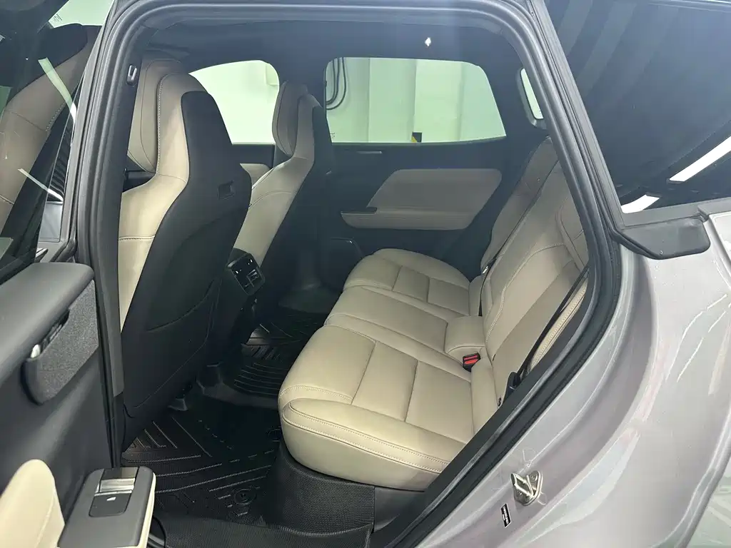 Volvo XC70 PHEV — миниатюра 9