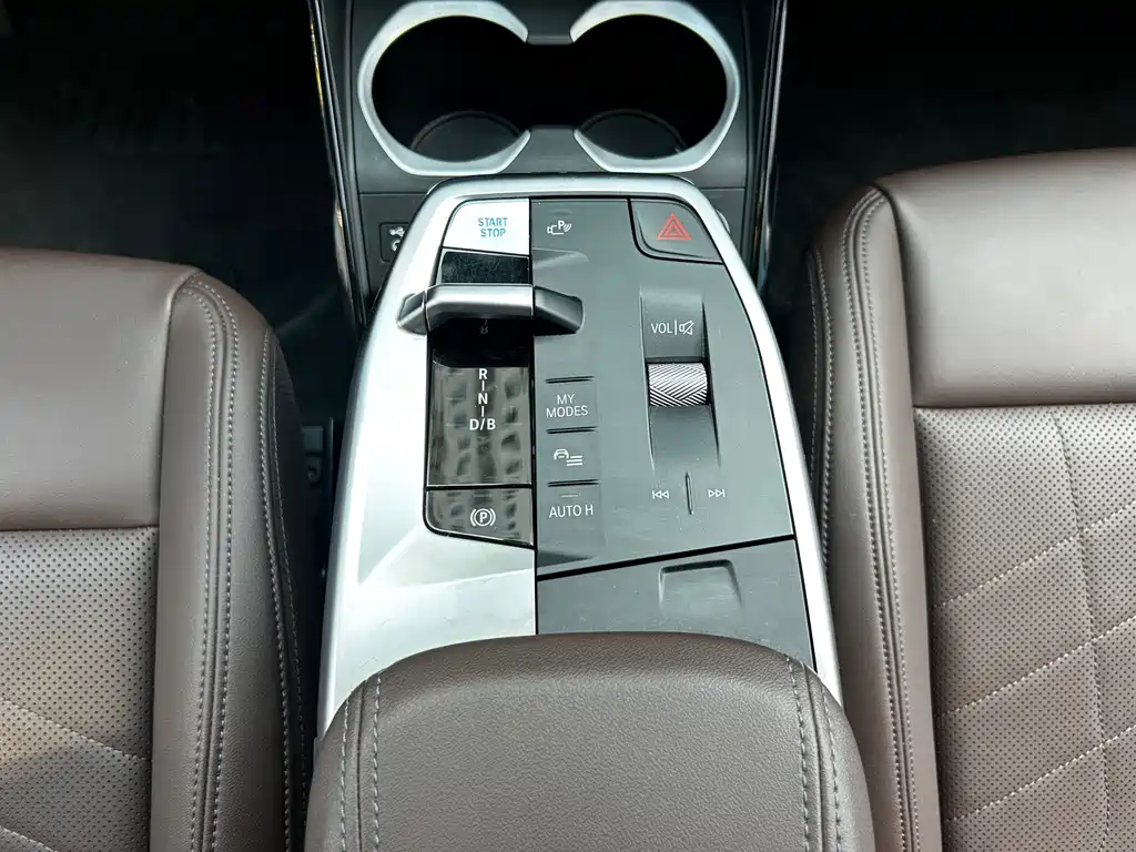 BMW iX1 — миниатюра 17