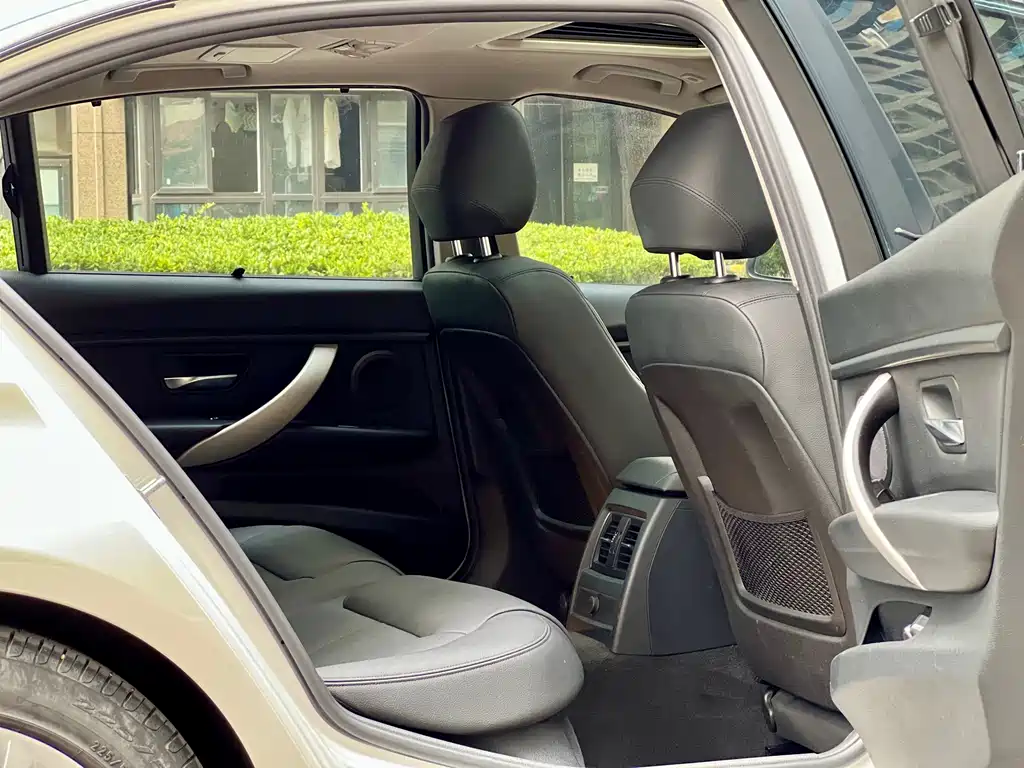 BMW 3 Series — миниатюра 14
