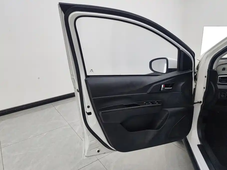 BAIC New Energy EC — миниатюра 7
