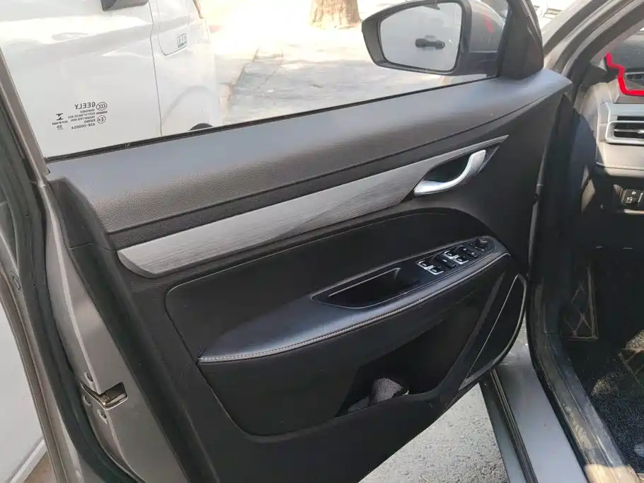 Geely Emgrand — миниатюра 7
