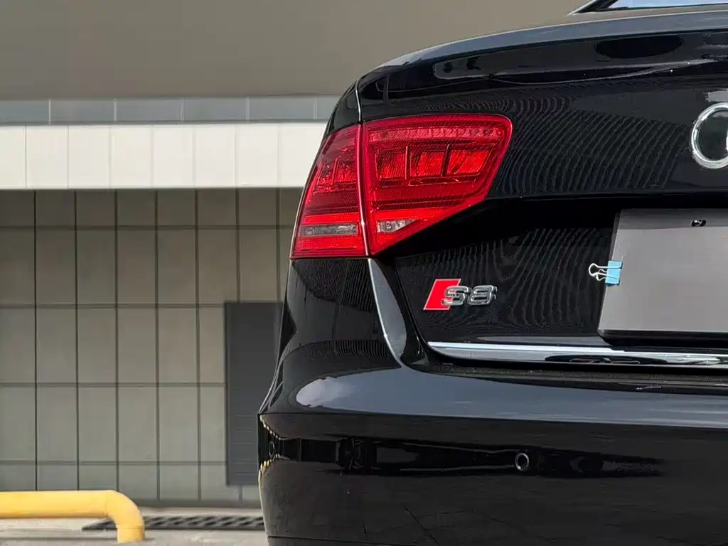 Audi S8 — миниатюра 8