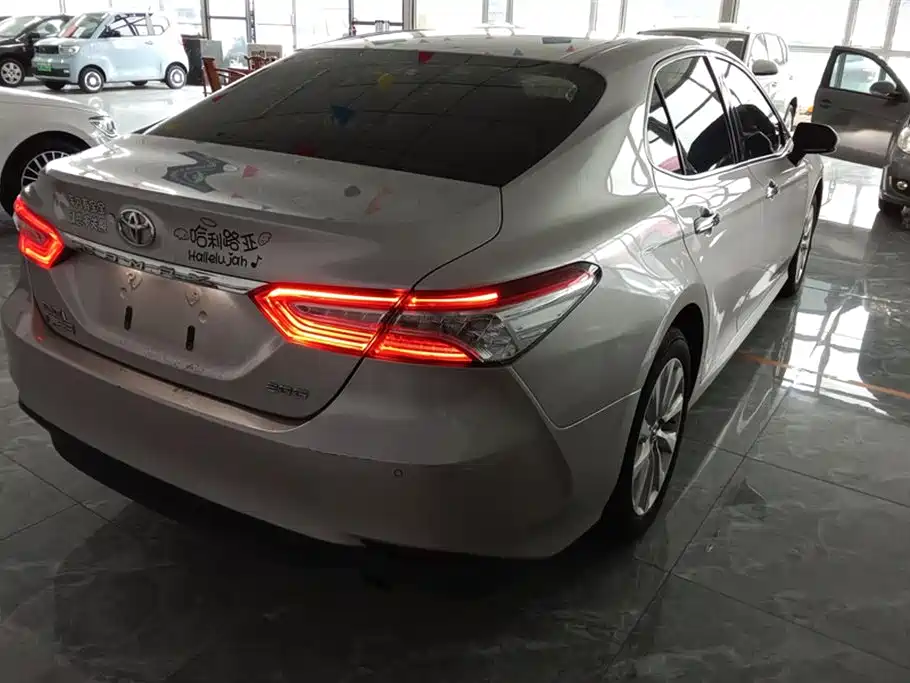 TOYOTA CAMRY