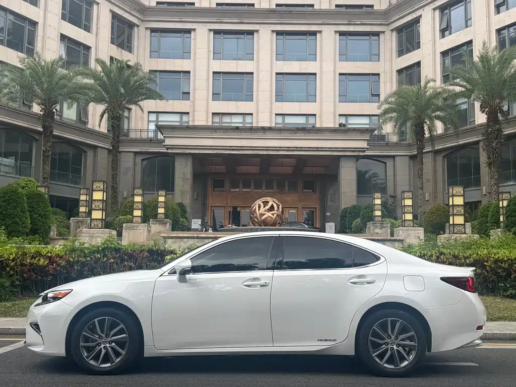 Lexus ES 2015 300h Comfort