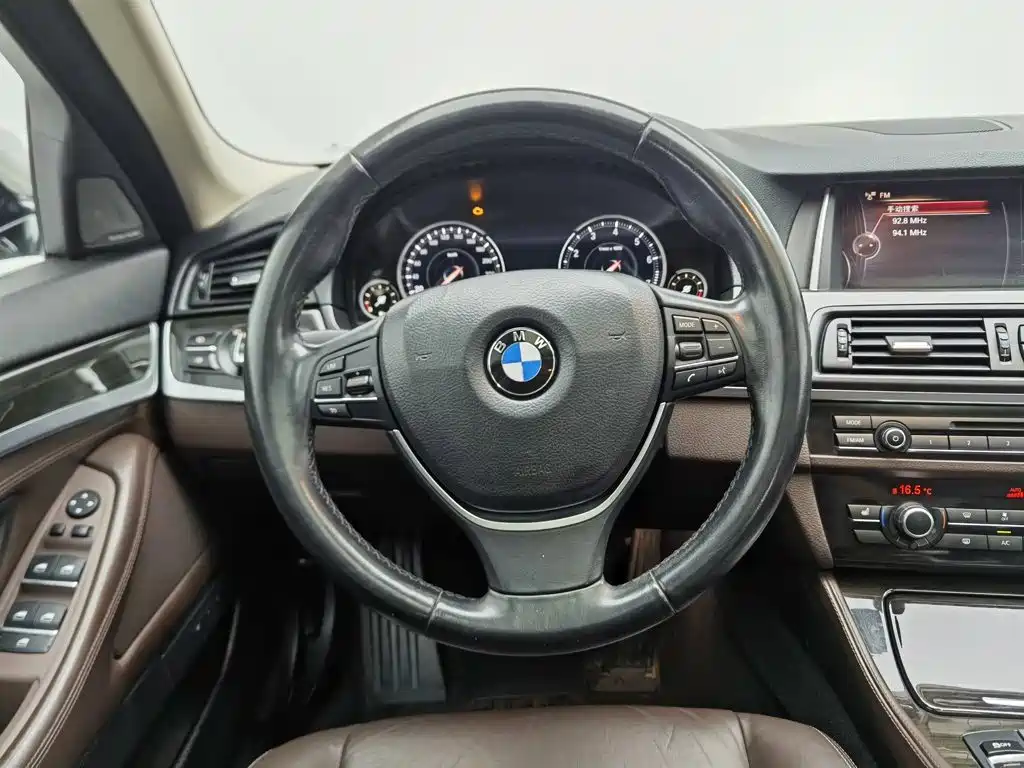 BMW 5 Series — миниатюра 11