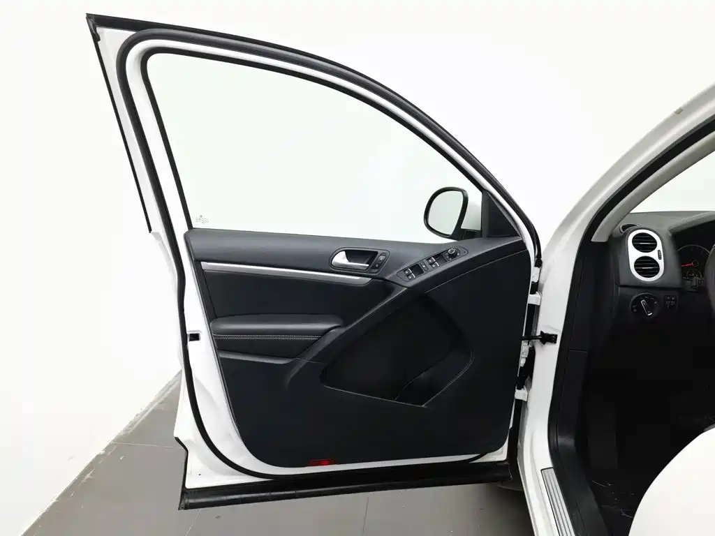 Volkswagen Tiguan — миниатюра 8