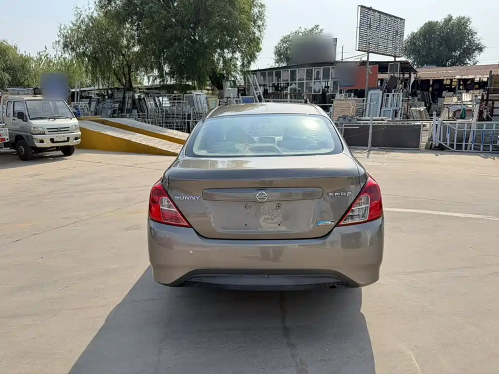 Nissan Sunny — миниатюра 7