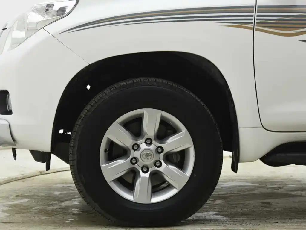 Toyota Land Cruiser Prado 2010 2.7L AT Luxury