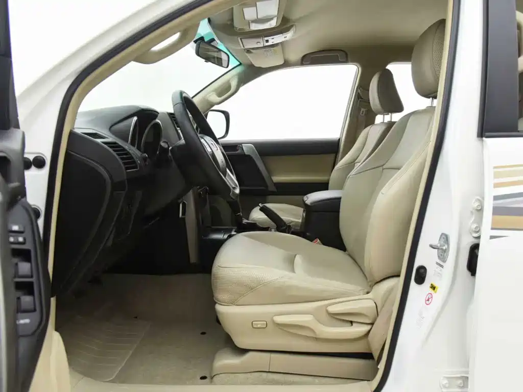 Toyota Land Cruiser Prado 2010 2.7L AT Luxury