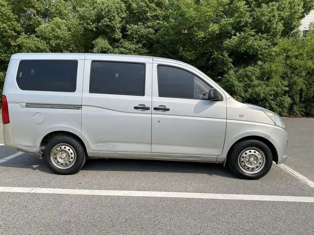 Wuling Rongguang V — миниатюра 4