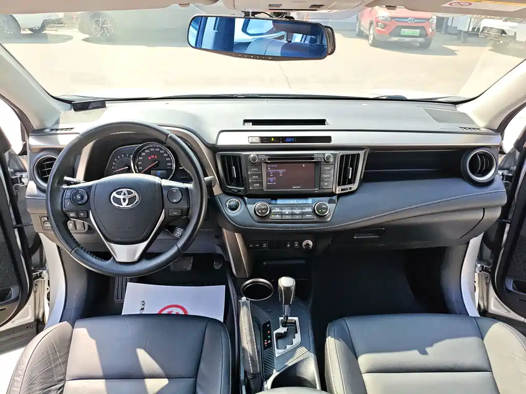 Toyota RAV4 — миниатюра 11