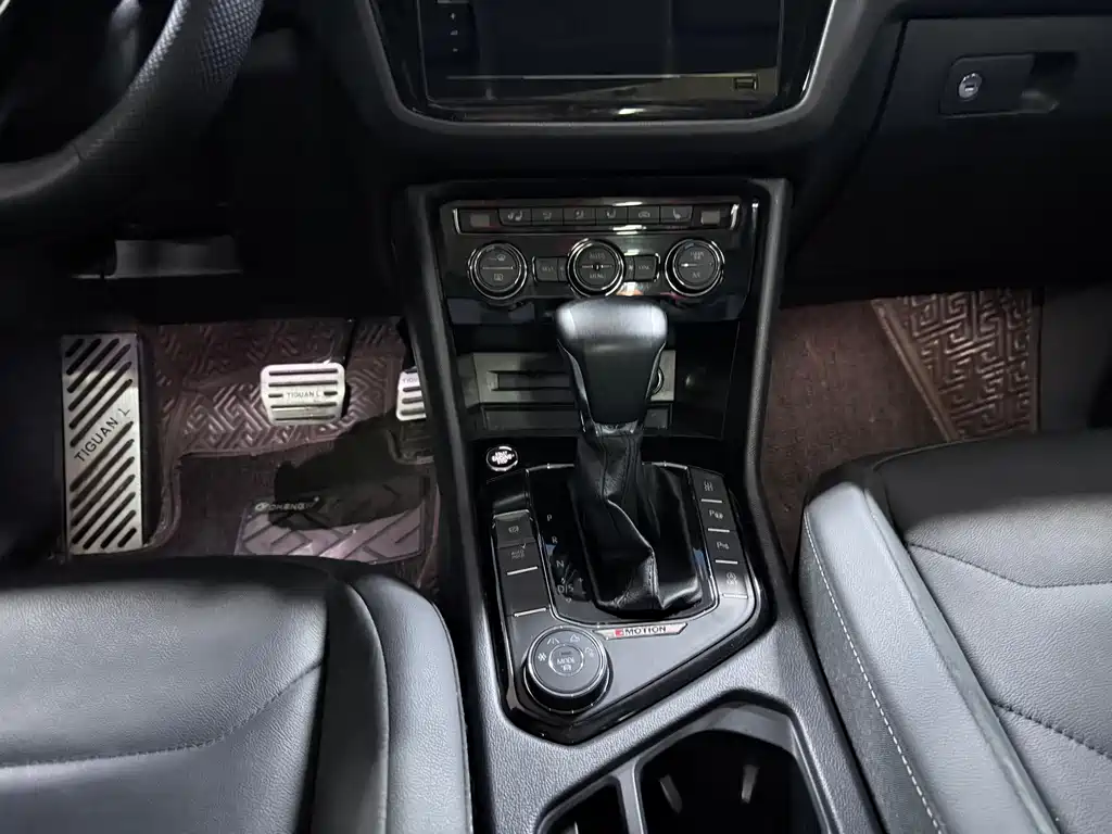 Volkswagen Tiguan L — миниатюра 16