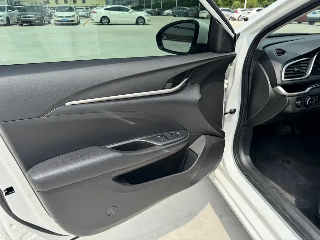 Buick Excelle — миниатюра 10