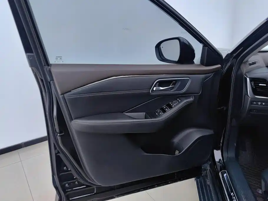 Nissan X-Trail — миниатюра 7