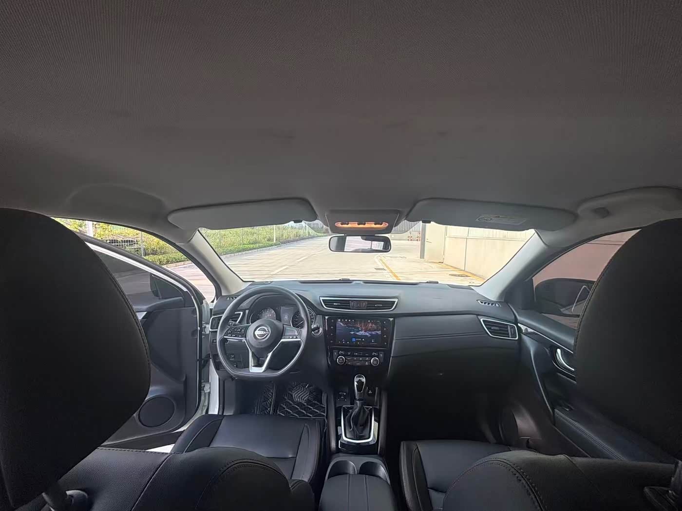 Nissan Qashqai 2.0 л 2024 г. Белый, пробег 10000 км