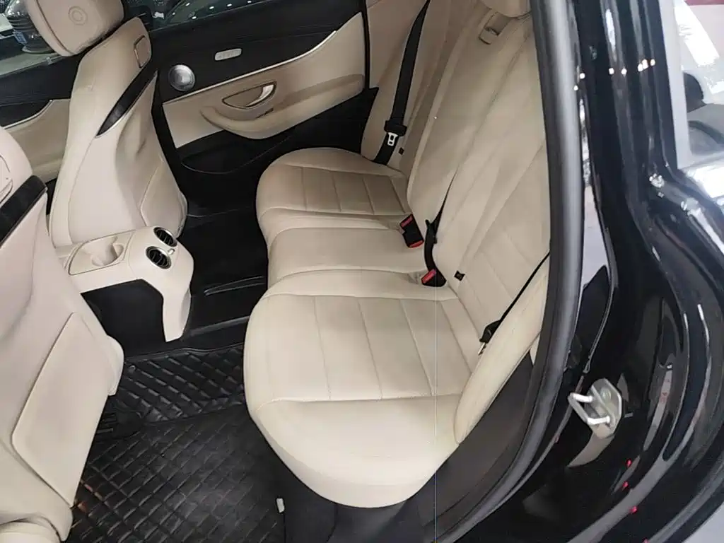 Mercedes-Benz E-Class — миниатюра 17