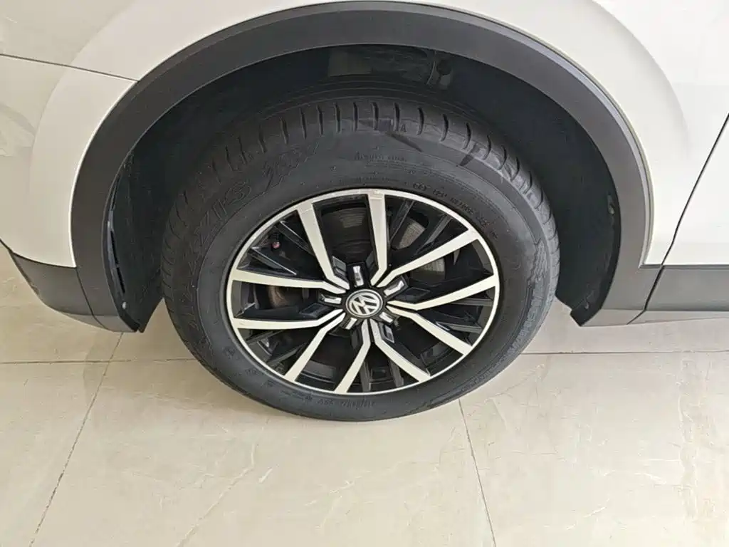 Volkswagen Tiguan L — миниатюра 23