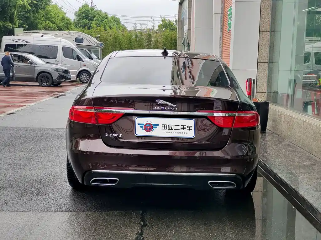 Jaguar XFL — миниатюра 5